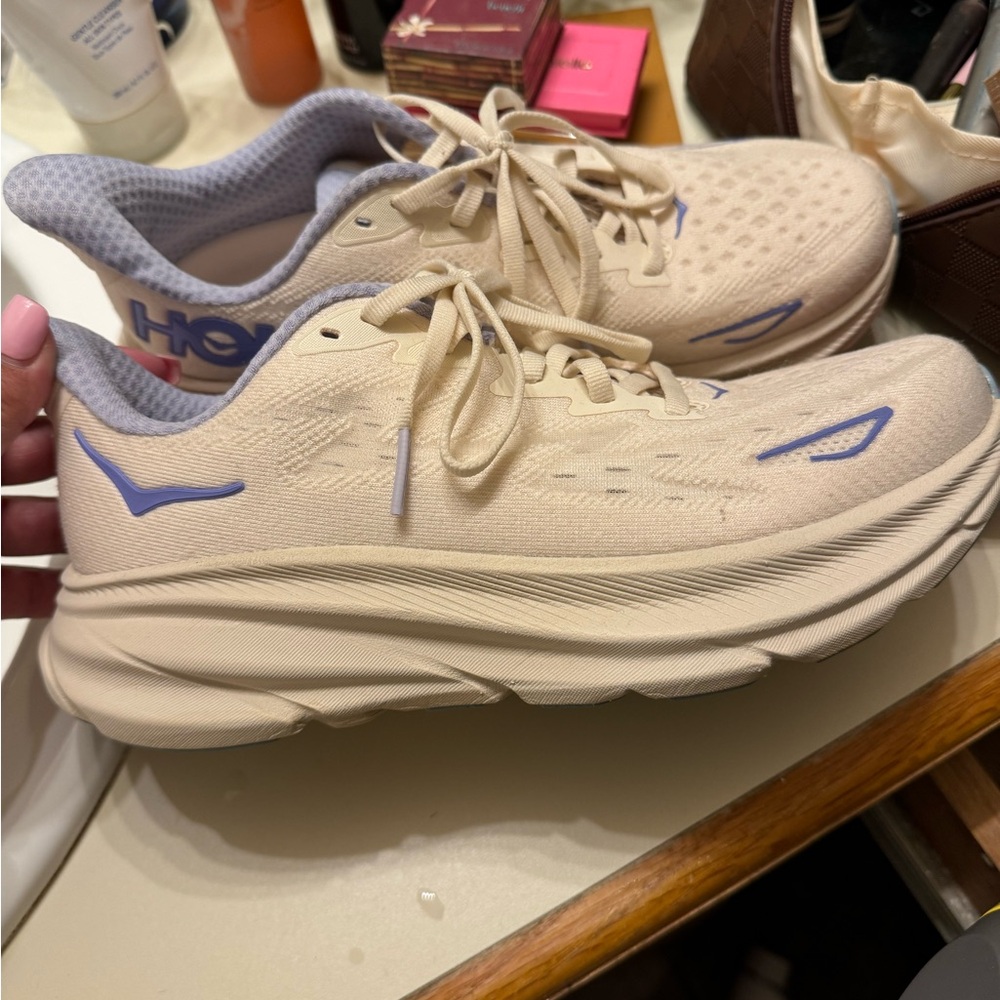Hokas